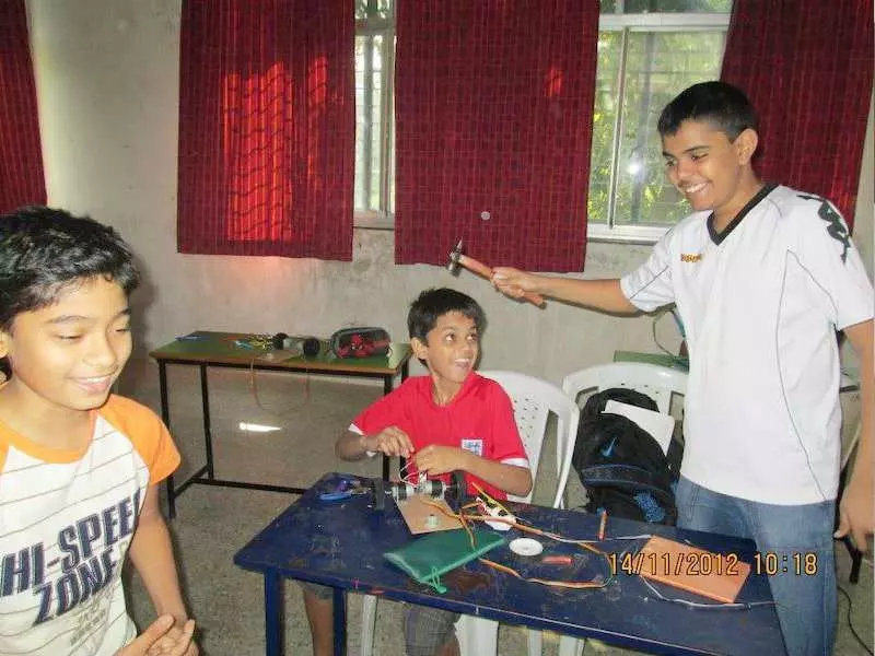 learn robocurious robotics courses at lydnow robotics in pune