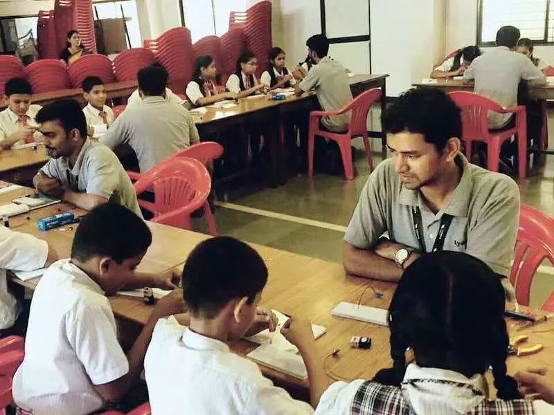 robotics classes for kids learn iot robotics course at lydnow robotics pune