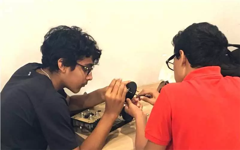 learn robopro robotics courses at lydnow robotics in pune